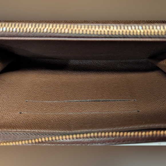 Louis Vuitton Damier Wallet - Brown Coated Canvas - Picture 9 of 16
